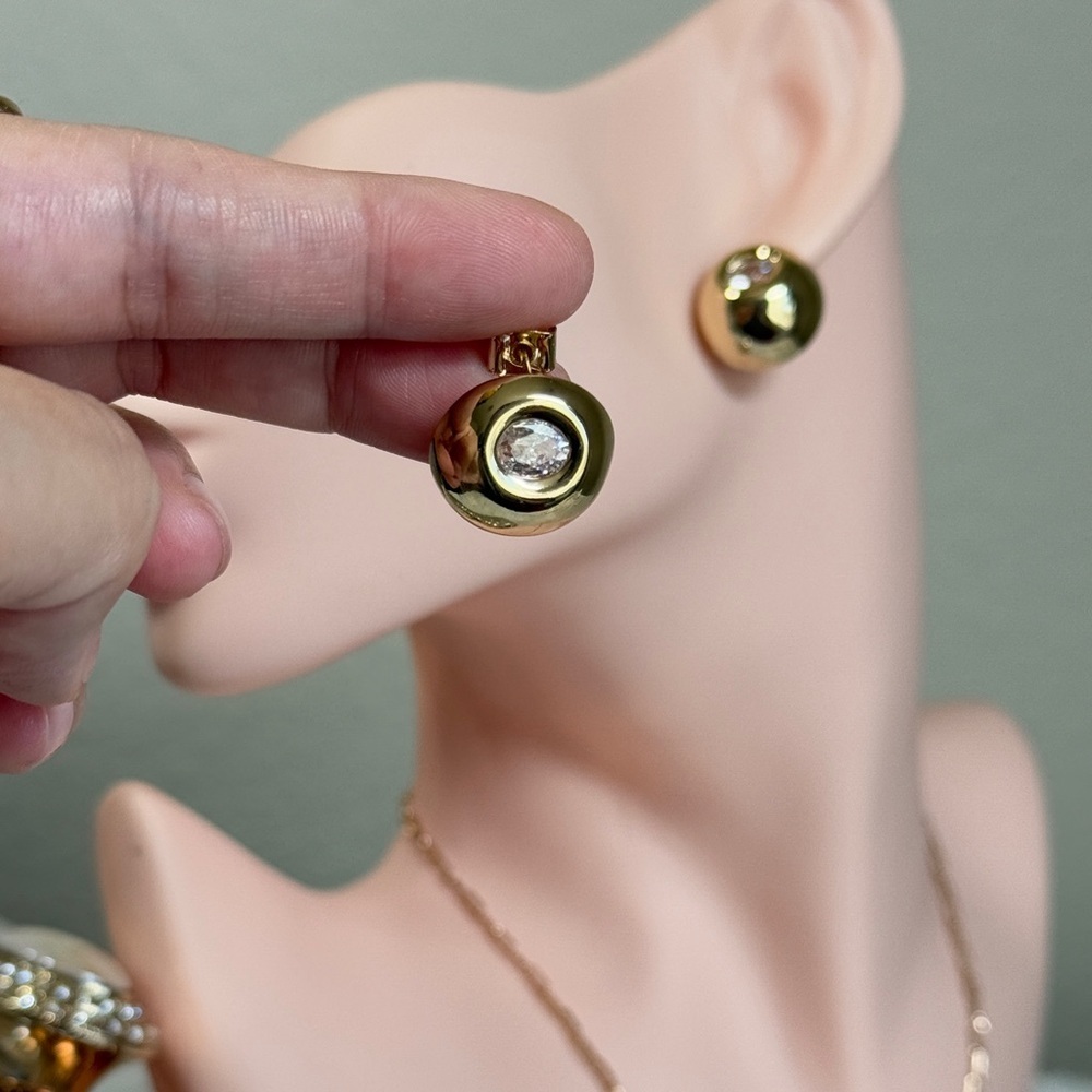 Italian Design Gold Stud Brass Earrings With Crystal - Picture 7 of 8